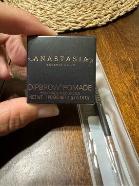 Anastasia Beverly Hills Dipbrow Pomade Medium Brown + Brush 12 NEW
